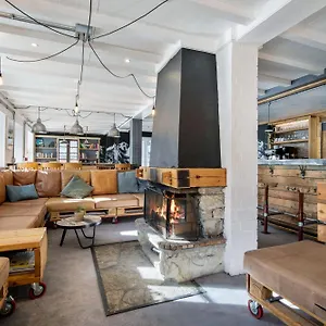 chalet-auberge-les-melezes.hotels-rhonealpes.com/